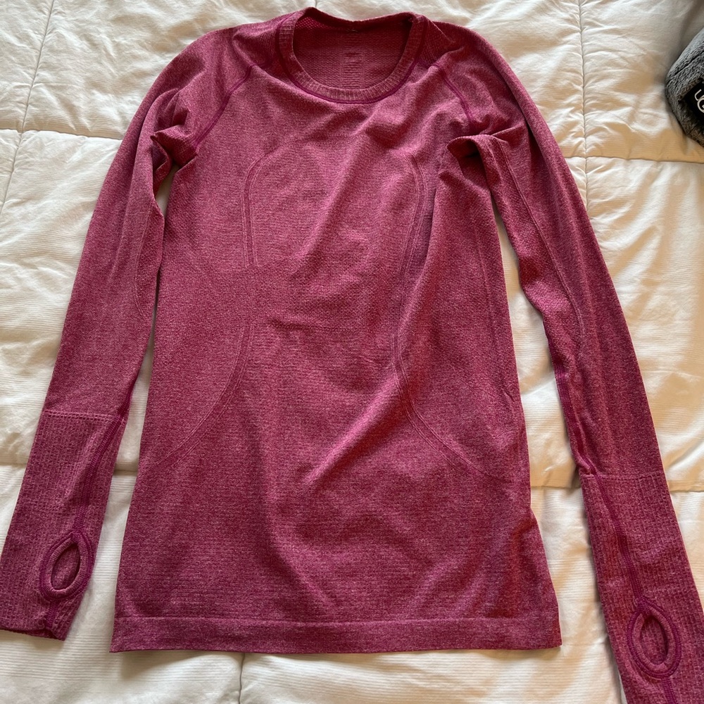Swiftly tech run top